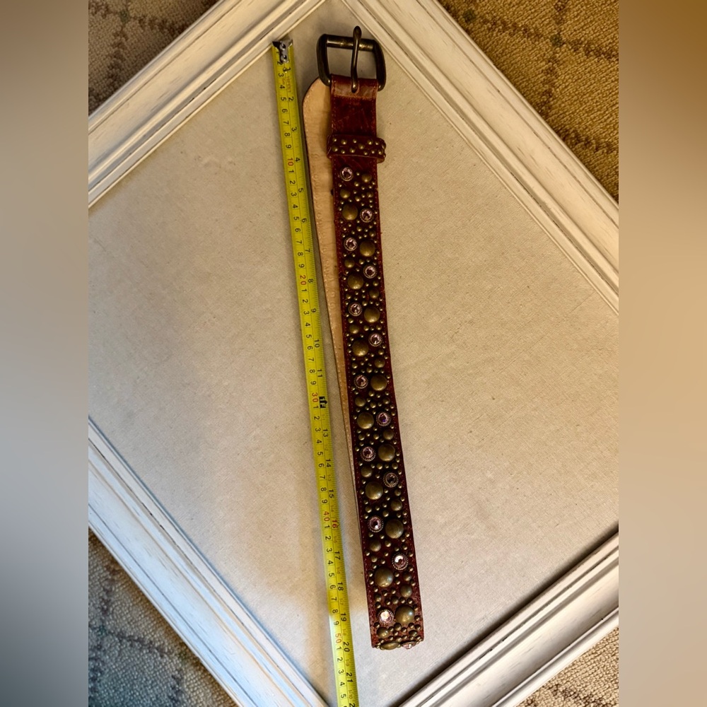 Be-Low the Belt vintage western style tooled leather and turquise buckle. - Picture 3 of 16